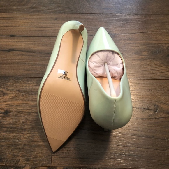 Elegant Pastel Green Women's Heels - Picture 4 of 4